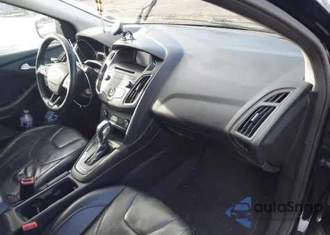 2016 Ford Focus Se z USA, uszkodzony, nr VIN 1FADP3F21GL240308